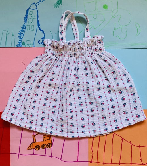 Weiß mit rot blauen Blümchen